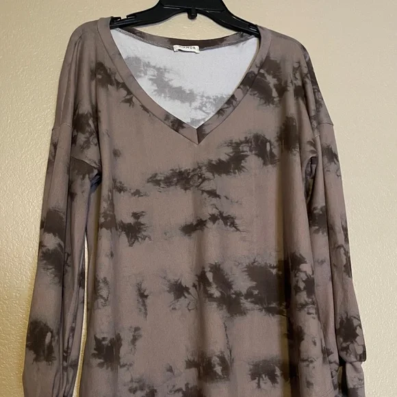 VIAMOR LONG SLEEVE TOP - Picture 1 of 4